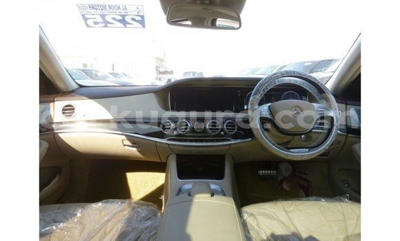 Acheter Import Voiture Mercedes-Benz 190 Blanc à Import - Dubai, Bujumbura Acheter Import Voiture Mercedes-Benz 190 Blanc à Import - Dubai, Bujumbura
