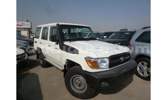 Acheter Import Voiture Toyota Land Cruiser Blanc à Import - Dubai, Bujumbura Acheter Import Voiture Toyota Land Cruiser Blanc à Import - Dubai, Bujumbura