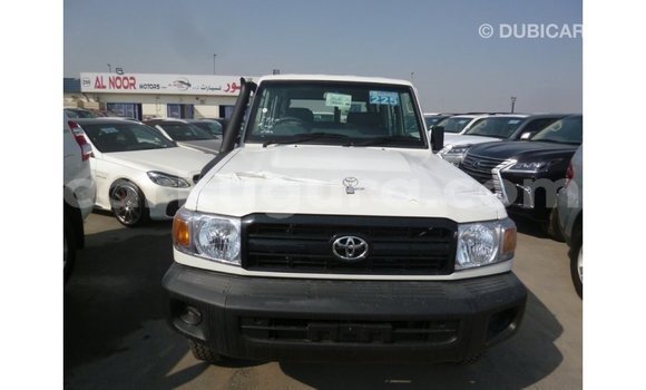 Acheter Import Voiture Toyota Land Cruiser Blanc à Import - Dubai, Bujumbura Acheter Import Voiture Toyota Land Cruiser Blanc à Import - Dubai, Bujumbura