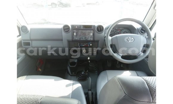 Acheter Import Voiture Toyota Land Cruiser Blanc à Import - Dubai, Bujumbura Acheter Import Voiture Toyota Land Cruiser Blanc à Import - Dubai, Bujumbura