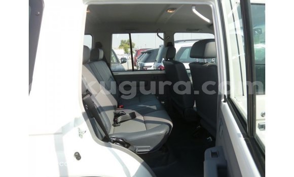Acheter Import Voiture Toyota Land Cruiser Blanc à Import - Dubai, Bujumbura Acheter Import Voiture Toyota Land Cruiser Blanc à Import - Dubai, Bujumbura