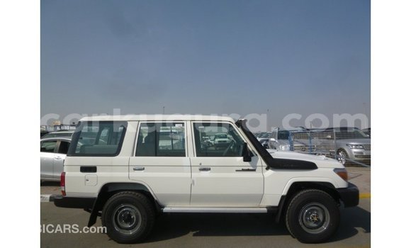 Acheter Import Voiture Toyota Land Cruiser Blanc à Import - Dubai, Bujumbura Acheter Import Voiture Toyota Land Cruiser Blanc à Import - Dubai, Bujumbura
