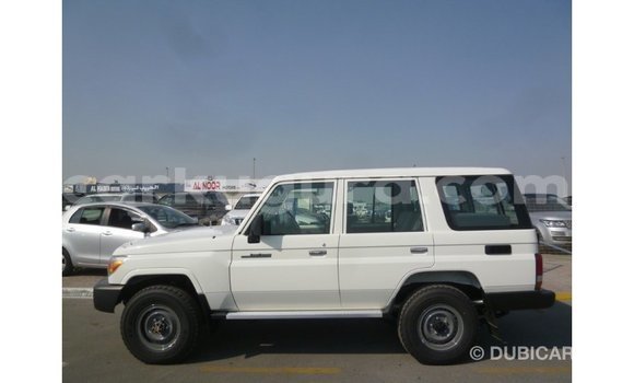Acheter Import Voiture Toyota Land Cruiser Blanc à Import - Dubai, Bujumbura Acheter Import Voiture Toyota Land Cruiser Blanc à Import - Dubai, Bujumbura
