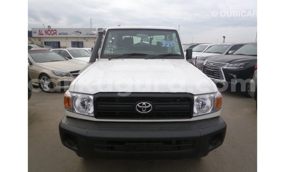 Buy Import Toyota Land Cruiser White Car in Import - Dubai in Bujumbura Buy Import Toyota Land Cruiser White Car in Import - Dubai in Bujumbura