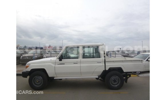 Buy Import Toyota Land Cruiser White Car in Import - Dubai in Bujumbura Buy Import Toyota Land Cruiser White Car in Import - Dubai in Bujumbura