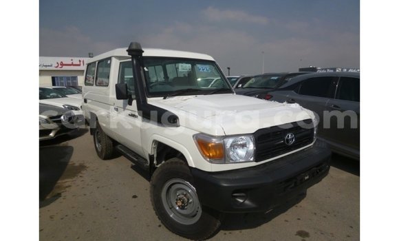 Acheter Import Voiture Toyota Land Cruiser Blanc à Import - Dubai, Bujumbura Acheter Import Voiture Toyota Land Cruiser Blanc à Import - Dubai, Bujumbura