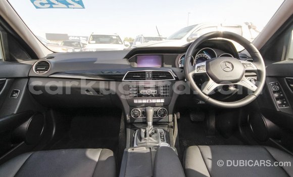 Acheter Import Voiture Mercedes-Benz 200 Blanc à Import - Dubai, Bujumbura Acheter Import Voiture Mercedes-Benz 200 Blanc à Import - Dubai, Bujumbura