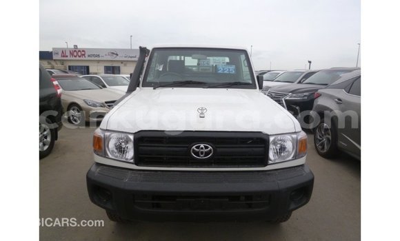 Acheter Import Voiture Toyota Land Cruiser Blanc à Import - Dubai, Bujumbura Acheter Import Voiture Toyota Land Cruiser Blanc à Import - Dubai, Bujumbura