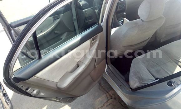 Nunua Ilio tumika Toyota Corolla Fedha Gari ndani ya Bujumbura nchini Bujumbura Nunua Ilio tumika Toyota Corolla Fedha Gari ndani ya Bujumbura nchini Bujumbura