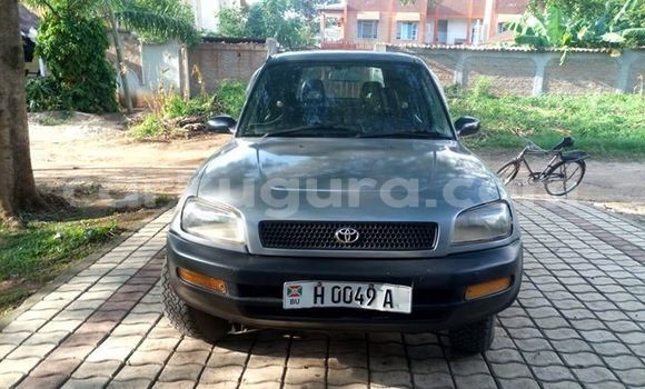 Nunua Ilio tumika Toyota RAV4 Fedha Gari ndani ya Bujumbura nchini Bujumbura Nunua Ilio tumika Toyota RAV4 Fedha Gari ndani ya Bujumbura nchini Bujumbura