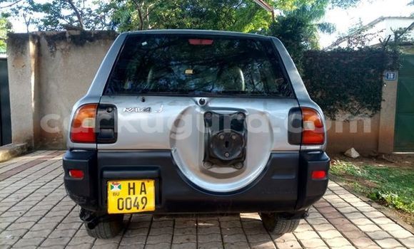 Nunua Ilio tumika Toyota RAV4 Fedha Gari ndani ya Bujumbura nchini Bujumbura Nunua Ilio tumika Toyota RAV4 Fedha Gari ndani ya Bujumbura nchini Bujumbura