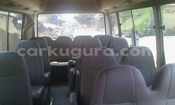 Acheter Occasion Voiture Toyota Coaster Beige à Bujumbura, Bujumbura Acheter Occasion Voiture Toyota Coaster Beige à Bujumbura, Bujumbura