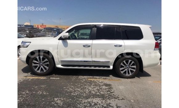 Acheter Import Voiture Toyota Land Cruiser Blanc à Import - Dubai, Bujumbura Acheter Import Voiture Toyota Land Cruiser Blanc à Import - Dubai, Bujumbura
