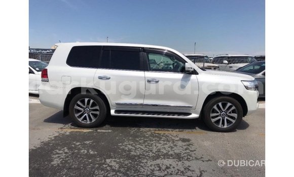 Acheter Import Voiture Toyota Land Cruiser Blanc à Import - Dubai, Bujumbura Acheter Import Voiture Toyota Land Cruiser Blanc à Import - Dubai, Bujumbura