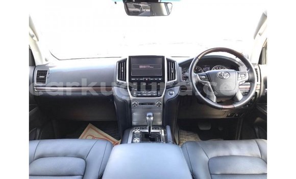 Acheter Import Voiture Toyota Land Cruiser Blanc à Import - Dubai, Bujumbura Acheter Import Voiture Toyota Land Cruiser Blanc à Import - Dubai, Bujumbura