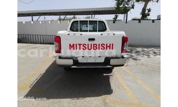 Acheter Import Voiture Mitsubishi L200 Blanc à Import - Dubai, Bujumbura Acheter Import Voiture Mitsubishi L200 Blanc à Import - Dubai, Bujumbura