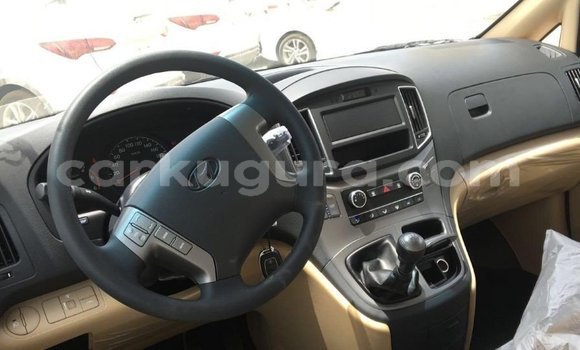 Nunua Imported Hyundai Accent Nyeupe Gari ndani ya Import - Dubai nchini Bujumbura Nunua Imported Hyundai Accent Nyeupe Gari ndani ya Import - Dubai nchini Bujumbura