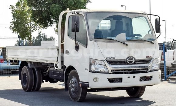 Acheter Import Utilitaire Hino 300 Series Blanc à Import - Dubai, Bujumbura