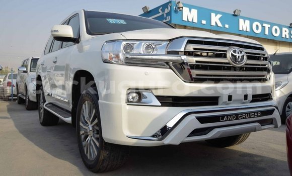 Nunua Imported Toyota Land Cruiser Nyeupe Gari ndani ya Import - Dubai nchini Bujumbura Nunua Imported Toyota Land Cruiser Nyeupe Gari ndani ya Import - Dubai nchini Bujumbura