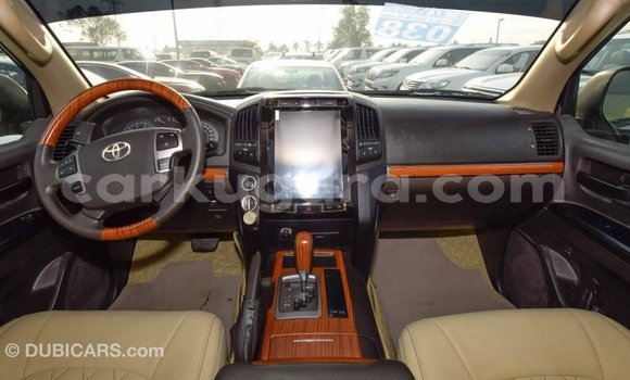 Nunua Imported Toyota Land Cruiser Nyeupe Gari ndani ya Import - Dubai nchini Bujumbura Nunua Imported Toyota Land Cruiser Nyeupe Gari ndani ya Import - Dubai nchini Bujumbura