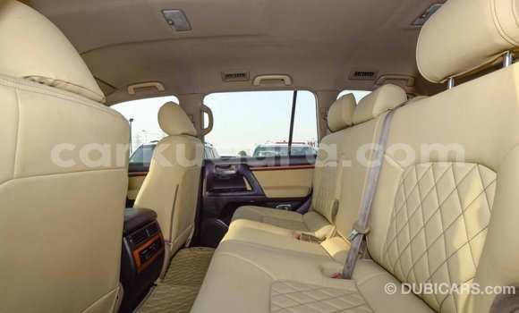 Nunua Imported Toyota Land Cruiser Nyeupe Gari ndani ya Import - Dubai nchini Bujumbura Nunua Imported Toyota Land Cruiser Nyeupe Gari ndani ya Import - Dubai nchini Bujumbura