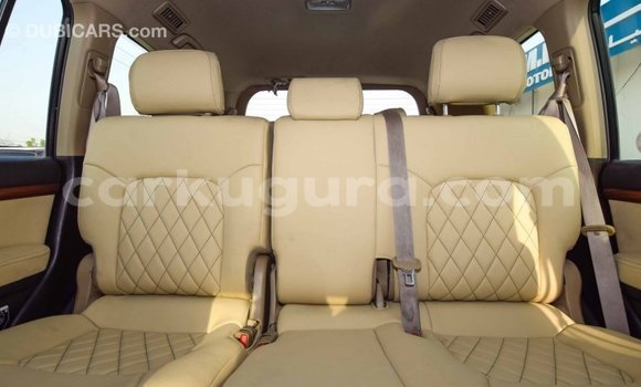 Nunua Imported Toyota Land Cruiser Nyeupe Gari ndani ya Import - Dubai nchini Bujumbura Nunua Imported Toyota Land Cruiser Nyeupe Gari ndani ya Import - Dubai nchini Bujumbura