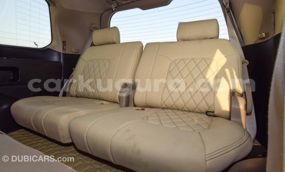Nunua Imported Toyota Land Cruiser Nyeupe Gari ndani ya Import - Dubai nchini Bujumbura Nunua Imported Toyota Land Cruiser Nyeupe Gari ndani ya Import - Dubai nchini Bujumbura