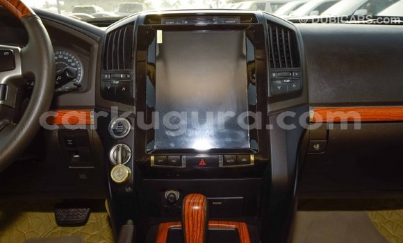 Nunua Imported Toyota Land Cruiser Nyeupe Gari ndani ya Import - Dubai nchini Bujumbura Nunua Imported Toyota Land Cruiser Nyeupe Gari ndani ya Import - Dubai nchini Bujumbura
