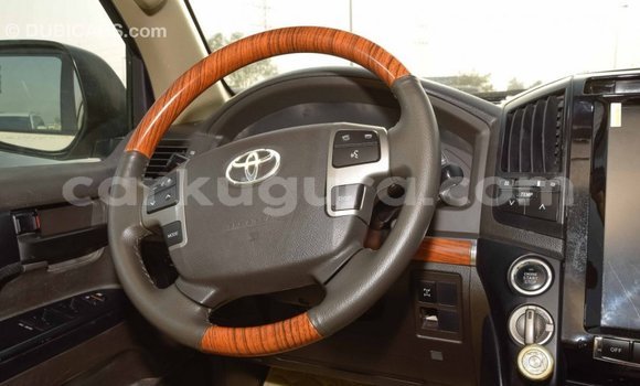 Nunua Imported Toyota Land Cruiser Nyeupe Gari ndani ya Import - Dubai nchini Bujumbura Nunua Imported Toyota Land Cruiser Nyeupe Gari ndani ya Import - Dubai nchini Bujumbura