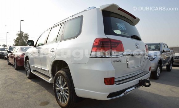 Nunua Imported Toyota Land Cruiser Nyeupe Gari ndani ya Import - Dubai nchini Bujumbura Nunua Imported Toyota Land Cruiser Nyeupe Gari ndani ya Import - Dubai nchini Bujumbura