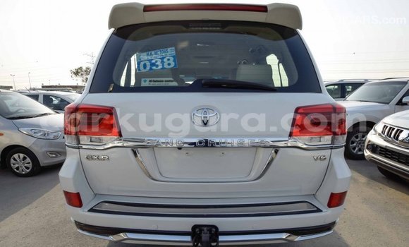 Nunua Imported Toyota Land Cruiser Nyeupe Gari ndani ya Import - Dubai nchini Bujumbura Nunua Imported Toyota Land Cruiser Nyeupe Gari ndani ya Import - Dubai nchini Bujumbura