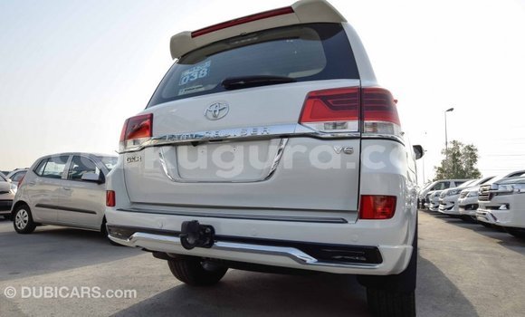 Nunua Imported Toyota Land Cruiser Nyeupe Gari ndani ya Import - Dubai nchini Bujumbura Nunua Imported Toyota Land Cruiser Nyeupe Gari ndani ya Import - Dubai nchini Bujumbura