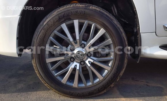 Nunua Imported Toyota Land Cruiser Nyeupe Gari ndani ya Import - Dubai nchini Bujumbura Nunua Imported Toyota Land Cruiser Nyeupe Gari ndani ya Import - Dubai nchini Bujumbura
