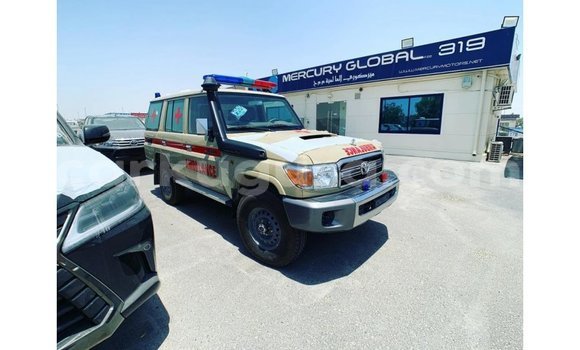Nunua Imported Toyota Land Cruiser Nyeupe Gari ndani ya Import - Dubai nchini Bujumbura Nunua Imported Toyota Land Cruiser Nyeupe Gari ndani ya Import - Dubai nchini Bujumbura