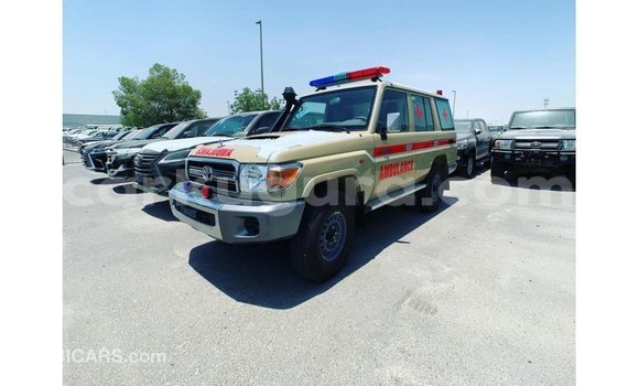 Nunua Imported Toyota Land Cruiser Nyeupe Gari ndani ya Import - Dubai nchini Bujumbura Nunua Imported Toyota Land Cruiser Nyeupe Gari ndani ya Import - Dubai nchini Bujumbura