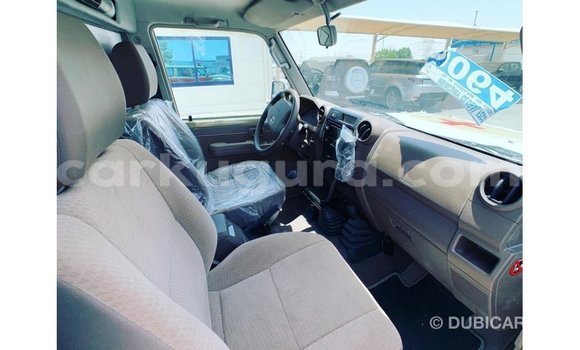 Nunua Imported Toyota Land Cruiser Nyeupe Gari ndani ya Import - Dubai nchini Bujumbura Nunua Imported Toyota Land Cruiser Nyeupe Gari ndani ya Import - Dubai nchini Bujumbura