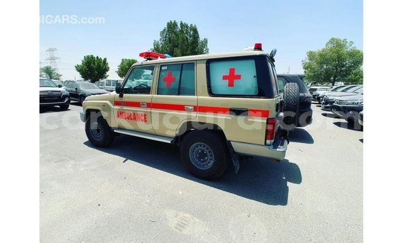 Nunua Imported Toyota Land Cruiser Nyeupe Gari ndani ya Import - Dubai nchini Bujumbura Nunua Imported Toyota Land Cruiser Nyeupe Gari ndani ya Import - Dubai nchini Bujumbura