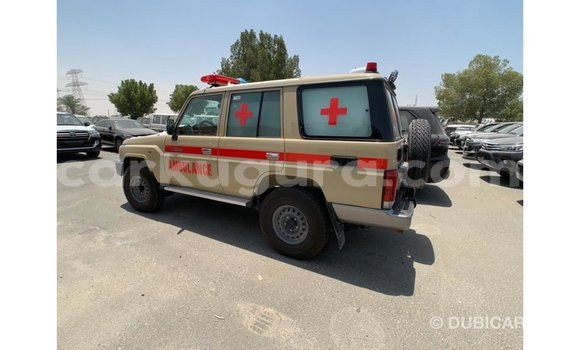 Nunua Imported Toyota Land Cruiser Nyeupe Gari ndani ya Import - Dubai nchini Bujumbura Nunua Imported Toyota Land Cruiser Nyeupe Gari ndani ya Import - Dubai nchini Bujumbura