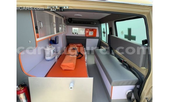 Nunua Imported Toyota Land Cruiser Nyeupe Gari ndani ya Import - Dubai nchini Bujumbura Nunua Imported Toyota Land Cruiser Nyeupe Gari ndani ya Import - Dubai nchini Bujumbura