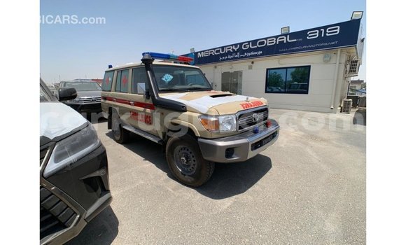 Nunua Imported Toyota Land Cruiser Nyeupe Gari ndani ya Import - Dubai nchini Bujumbura Nunua Imported Toyota Land Cruiser Nyeupe Gari ndani ya Import - Dubai nchini Bujumbura
