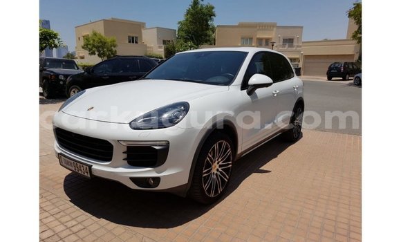 Acheter Import Voiture Porsche Cayenne Blanc à Import - Dubai, Bujumbura