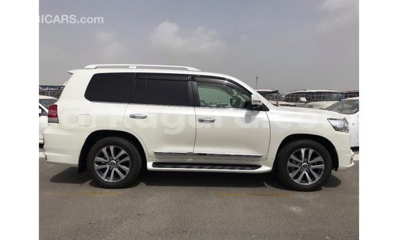 Buy Import Toyota Land Cruiser White Car in Import - Dubai in Bujumbura Buy Import Toyota Land Cruiser White Car in Import - Dubai in Bujumbura