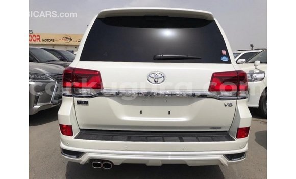 Buy Import Toyota Land Cruiser White Car in Import - Dubai in Bujumbura Buy Import Toyota Land Cruiser White Car in Import - Dubai in Bujumbura