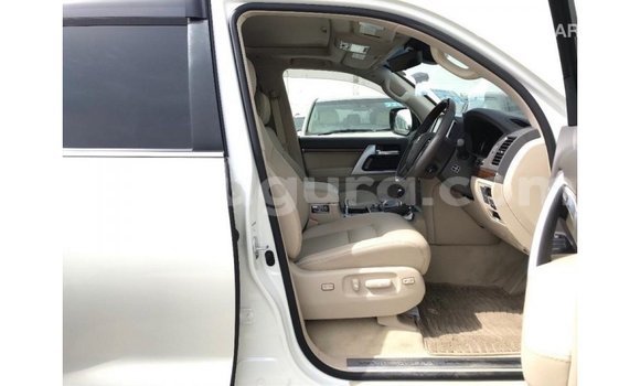 Buy Import Toyota Land Cruiser White Car in Import - Dubai in Bujumbura Buy Import Toyota Land Cruiser White Car in Import - Dubai in Bujumbura