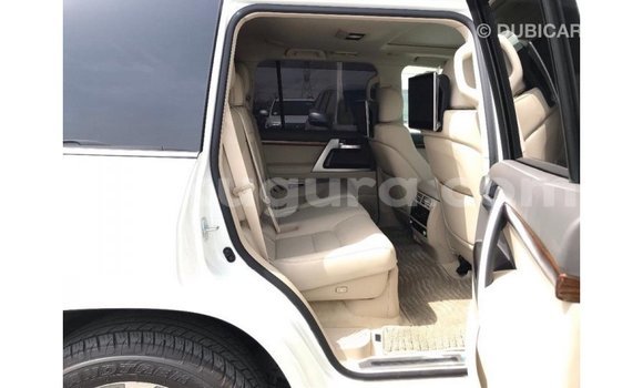 Buy Import Toyota Land Cruiser White Car in Import - Dubai in Bujumbura Buy Import Toyota Land Cruiser White Car in Import - Dubai in Bujumbura