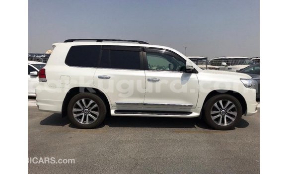 Acheter Import Voiture Toyota Land Cruiser Blanc à Import - Dubai, Bujumbura Acheter Import Voiture Toyota Land Cruiser Blanc à Import - Dubai, Bujumbura