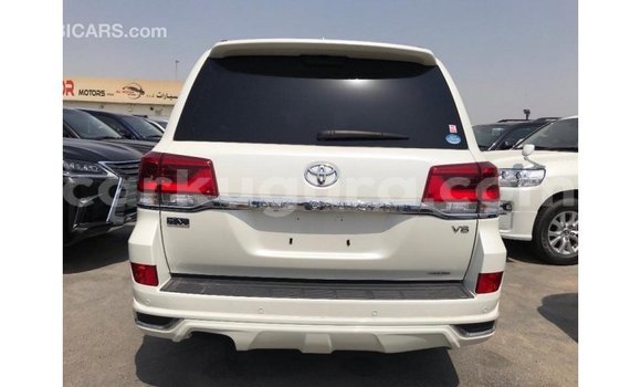 Acheter Import Voiture Toyota Land Cruiser Blanc à Import - Dubai, Bujumbura Acheter Import Voiture Toyota Land Cruiser Blanc à Import - Dubai, Bujumbura