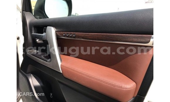 Acheter Import Voiture Toyota Land Cruiser Blanc à Import - Dubai, Bujumbura Acheter Import Voiture Toyota Land Cruiser Blanc à Import - Dubai, Bujumbura