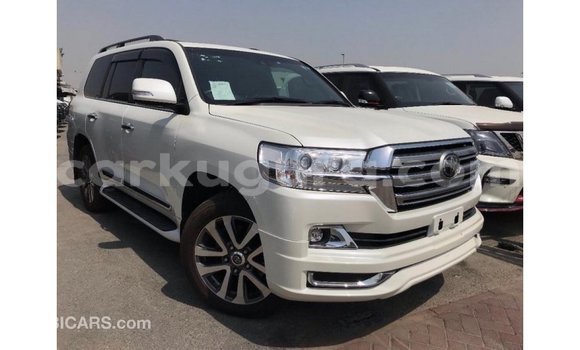 Acheter Import Voiture Toyota Land Cruiser Blanc à Import - Dubai, Bujumbura Acheter Import Voiture Toyota Land Cruiser Blanc à Import - Dubai, Bujumbura