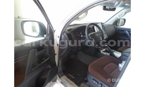 Acheter Import Voiture Toyota Land Cruiser Blanc à Import - Dubai, Bujumbura Acheter Import Voiture Toyota Land Cruiser Blanc à Import - Dubai, Bujumbura